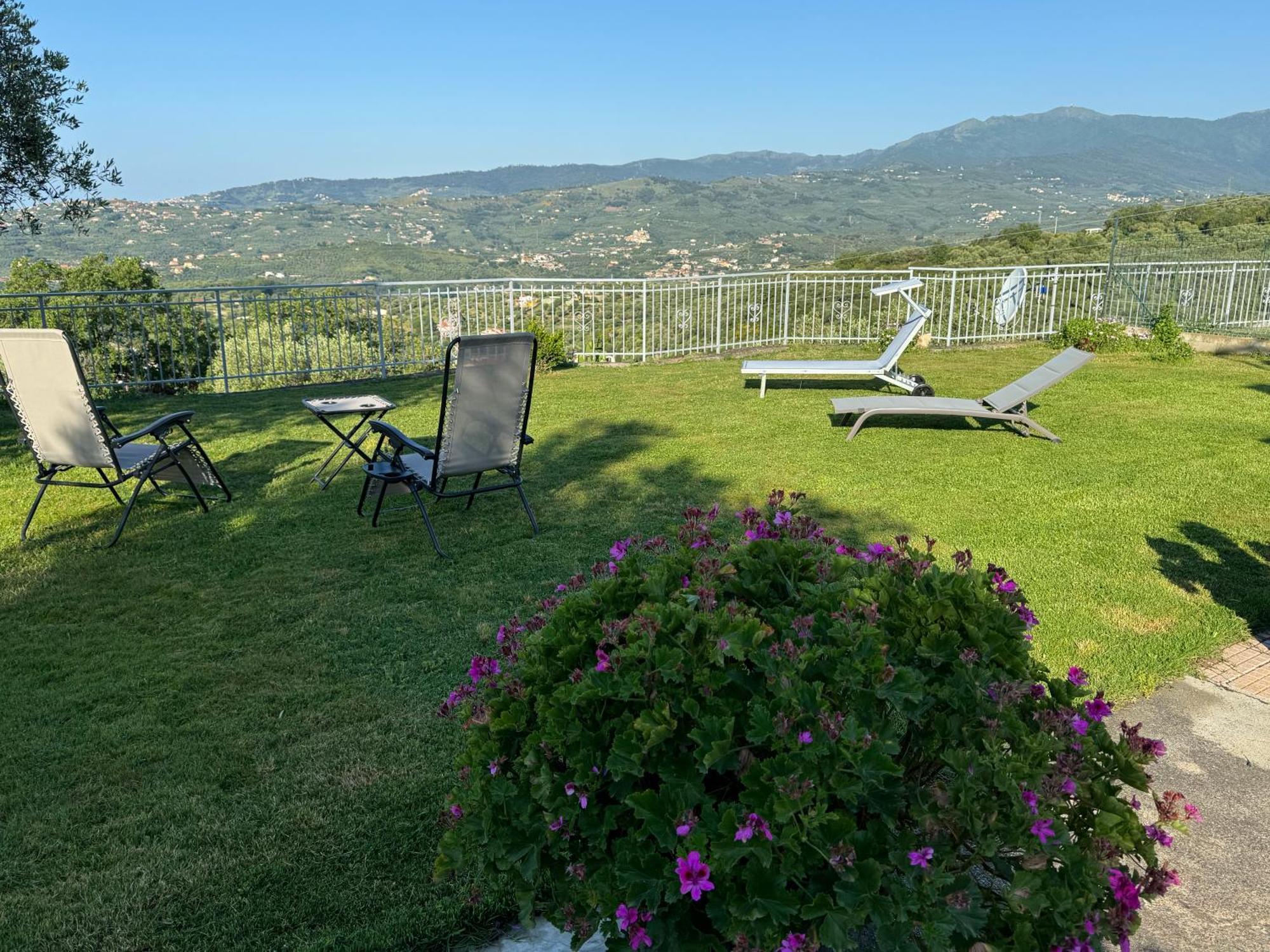 Casa Vista Mare - Superb Garden And Parking Included Vila Imperia Exterior foto